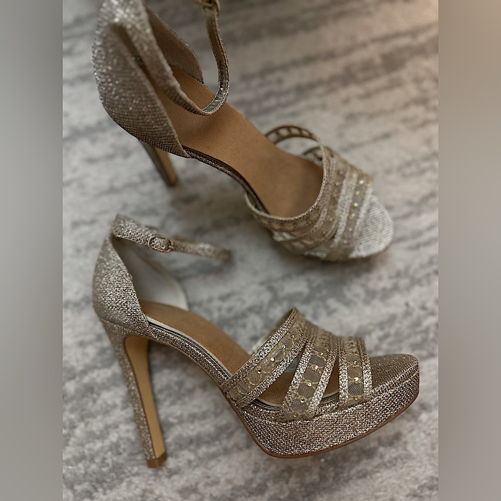 Gorgeous sparkly shoes. Worn ONCE